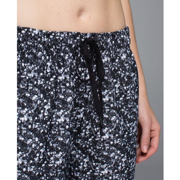 Lululemon Jet Crop Shimmy Shimmer Black White Pants Size 4 - Picture 5 of 12